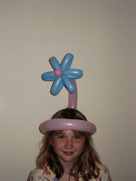 how to make a hat with balloons